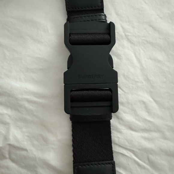 EUC Burberry Belt Bag - Unisex in Vintage Check - Picture 6 of 10